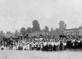 Batismo em 1920 - Rua Azuza