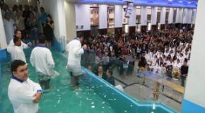 Terceiro Batismo em Águas de 2016 - Junho (302 novos membros)