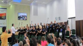 Coral da Melhor Idade da Capital Paranaense canta no ultimo Batismo de 2014 