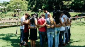 Adolescentes da IEADJO também oram por Joinville