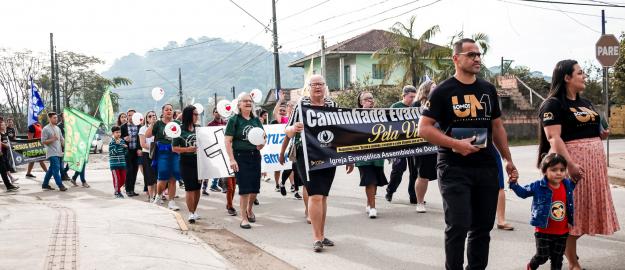 Departamento de Evangelismo realiza "Caminhada pela Vida" no bairro Paranaguamirim, região sudeste Departamento de Evangelismo realiza "Caminhada pela Vida" no bairro Paranaguamirim, região sudeste