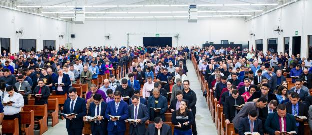 Mais de 200 auxiliares são consagrados em Reunião Geral na IEADJO Mais de 200 auxiliares são consagrados em Reunião Geral na IEADJO