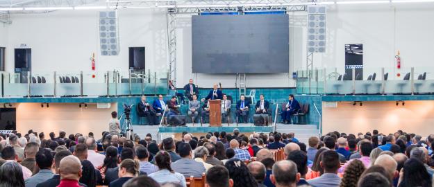 Seminário para candidatos à ordenação ministerial reúne centenas de Obreiros Seminário para candidatos à ordenação ministerial reúne centenas de Obreiros