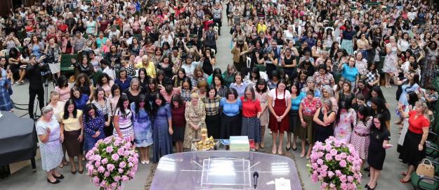 Mais de mil mulheres participam da 8ª Conferência Feminina da UFADVILLE Mais de mil mulheres participam da 8ª Conferência Feminina da UFADVILLE