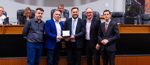 Rádio 107,5 FM é homenageada na Câmara de Vereadores de Joinville Rádio 107,5 FM é homenageada na Câmara de Vereadores de Joinville