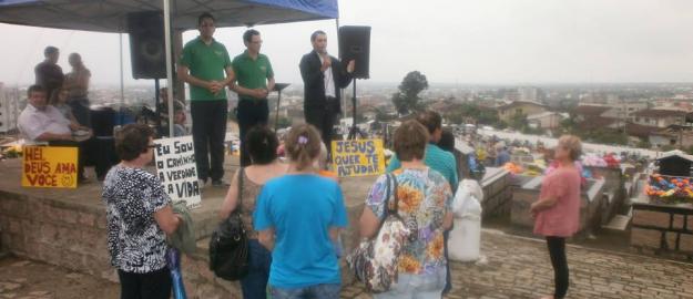 Ação evangelística realizada pela IEADJO no dia de Finados Ação evangelística realizada pela IEADJO no dia de Finados