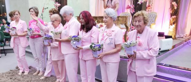 UFADVILLE realiza Culto Rosa e homenagem a Rede Feminina de Joinville UFADVILLE realiza Culto Rosa e homenagem a Rede Feminina de Joinville