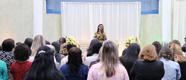 Mulheres participam de palestra sobre Setembro Amarelo na IEADJO Mulheres participam de palestra sobre Setembro Amarelo na IEADJO