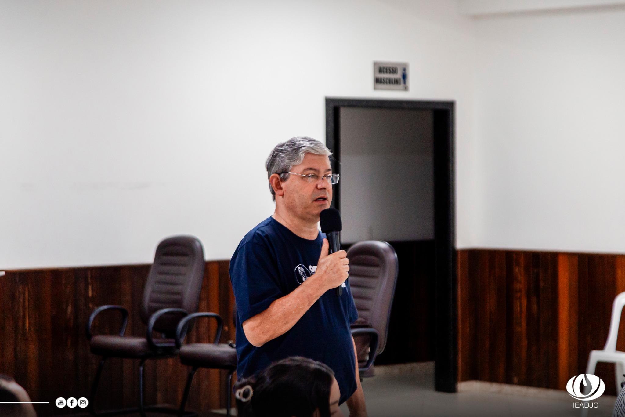 Pastor Marcos Tobler.