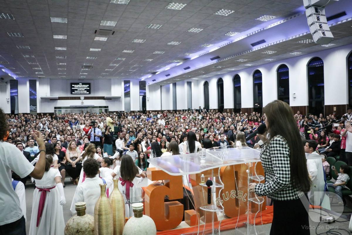 Cantora Lauriete esteve na Sede da IEADJO para Lançamento de Livro "Virar a Cabeça" - Junho 2015