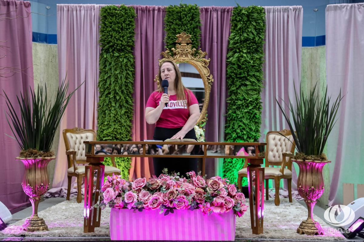 CULTO ROSA: Soraya Moraes ministra para centenas de mulheres da UFADVILLE 2019