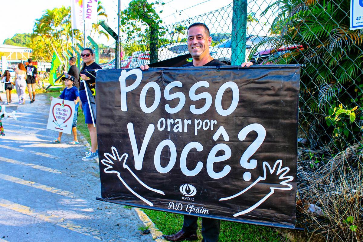 IEADJO inicia “Mês Global de Evangelização” com entrega de cerca de 30 mil literaturas na Festa do Trabalhador