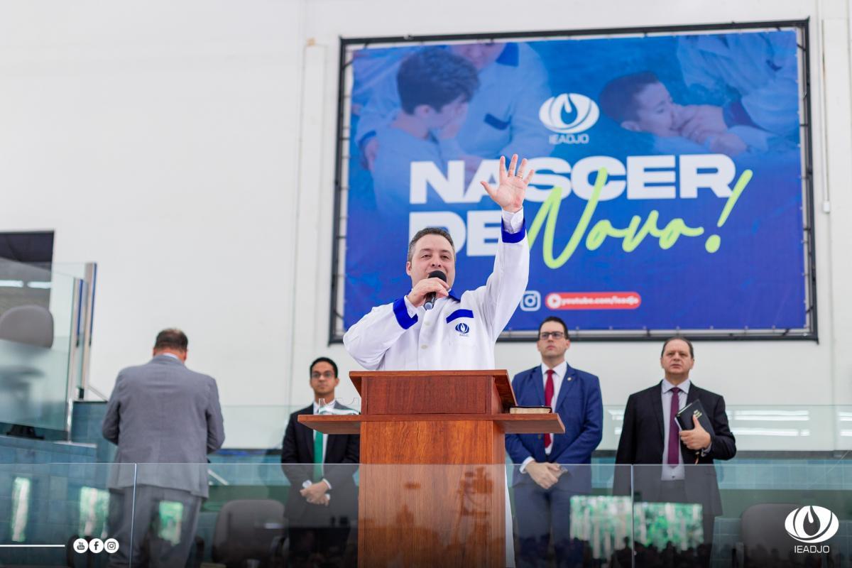 IEADJO recebe 166 novos membros; muitas conversões marcam o primeiro Batismo de 2025