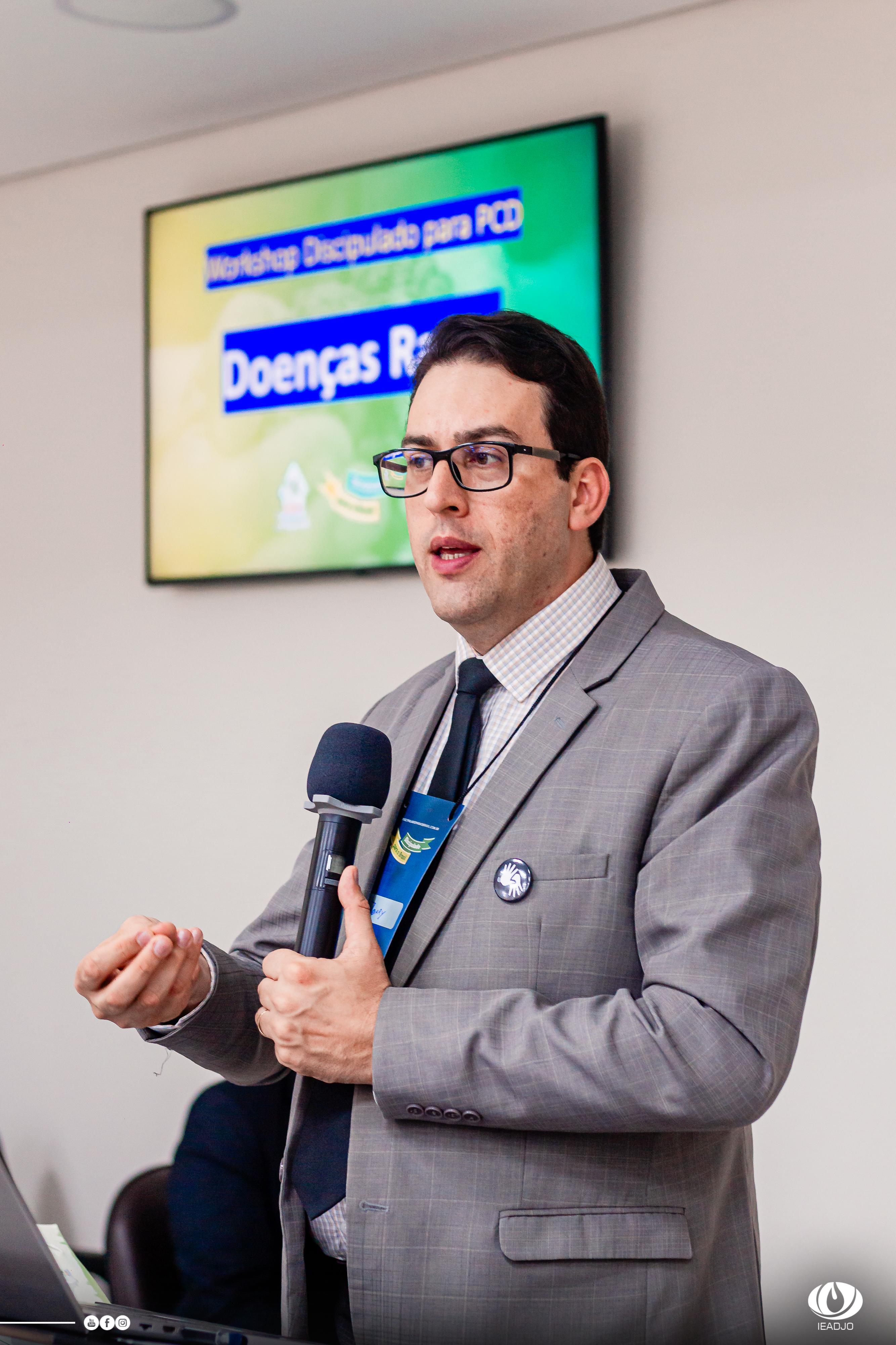 Pastor Joary Jossué Carlesso.